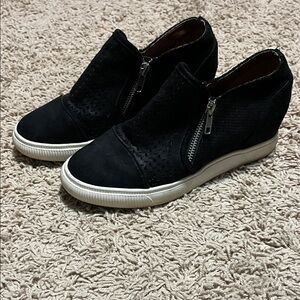 DV by Dolce Vita Black Wedge Sneakers Size 7